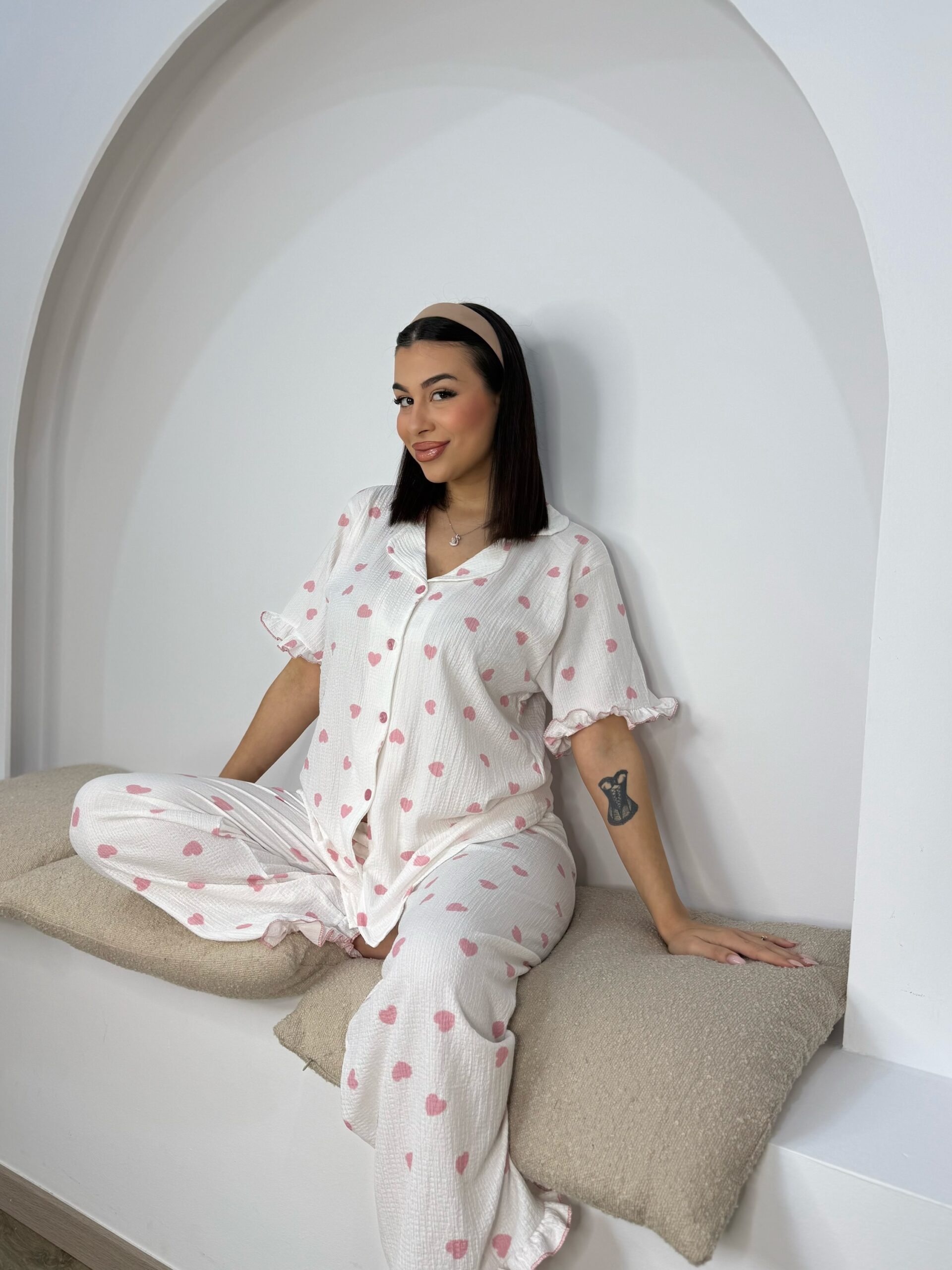 img_1019 Κοντομάνικη Πυτζαμα Λευκή Γκοφρέ με Καρδούλες - Image 1